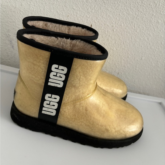 Cream fur uggs - Picture 2 of 4